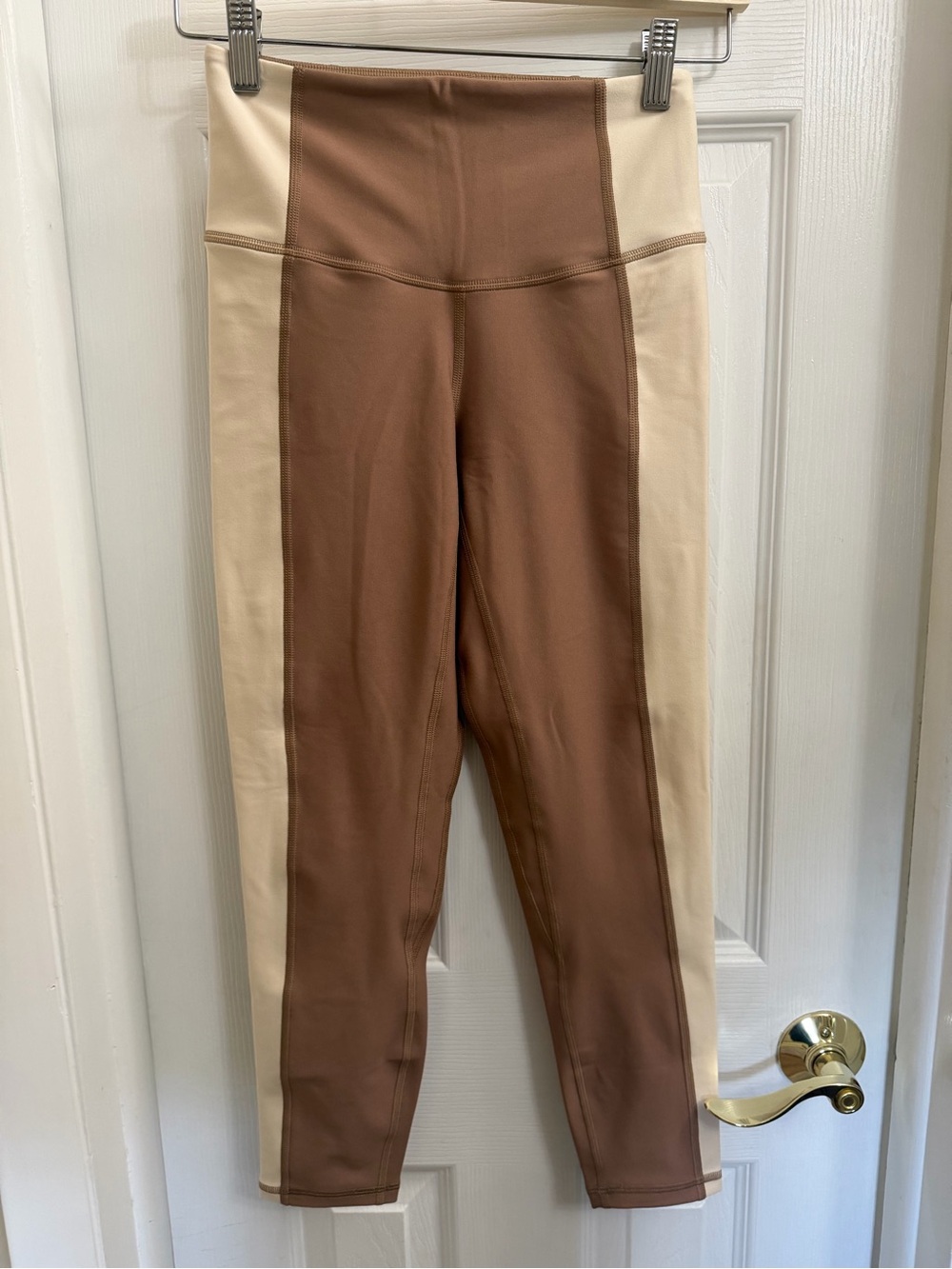 Abercrombie & Fitch / YPB
High-Rise Brown and Cream Colorblock Leggings